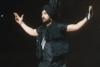 ਅਦਾਕਾਰ ਦਿਲਜੀਤ ਦੋਸਾਂਝ ਦੇ ਔਰਾ ਵਰਲਡ ਟੂਰ ਕੰਸਰਟ ਦੌਰਾਨ ਇੱਕ ਵਿਅਕਤੀ ਸੁਰੱਖਿਆ ਨੂੰ ਤੋੜ ਕੇ ਸਟੇਜ 'ਤੇ ਚੜ੍ਹ ਗਿਆ