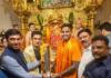  ਟੀਮ ਦੇ ਮੁੱਖ ਕੋਚ ਗੌਤਮ ਗੰਭੀਰ,ਕਪਤਾਨ ਸੂਰਿਆਕੁਮਾਰ ਯਾਦਵ ਅਤੇ ਆਈਸੀਸੀ ਦੇ ਚੇਅਰਮੈਨ ਜੈ ਸ਼ਾਹ ਨੇ ਸ਼ਨੀਵਾਰ ਨੂੰ ਮੁੰਬਈ ਦੇ ਮਸ਼ਹੂਰ ਸ਼੍ਰੀ ਸਿੱਧੀਵਿਨਾਇਕ ਮੰਦਰ ਵਿੱਚ ਮੱਥਾ ਟੇਕਿਆ