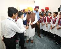 ਹਰ ਬੱਚੇ ਲਈ 'ਸੁਪਨਿਆਂ ਦਾ ਰਨਵੇ' ਬਣੇ 'ਸਕੂਲ ਆਫ਼ ਐਮੀਨੈਂਸ'! CM ਮਾਨ ਦੇ 'ਆਧੁਨਿਕ ਯੁੱਗ ਦੇ ਮੰਦਿਰ' ਲਿਆਏ ਉੱਜਵਲ ਭਵਿੱਖ, ਜਾਣੋ ਨਵੀਆਂ ਸਹੂਲਤਾਂ!