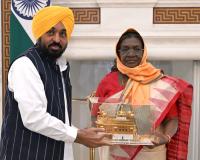 ਭਗਵੰਤ ਸਿੰਘ ਮਾਨ ਵੱਲੋਂ ਭਾਰਤ ਦੇ ਰਾਸ਼ਟਰਪਤੀ ਨੂੰ ਸ੍ਰੀ ਗੁਰੂ ਤੇਗ਼ ਬਹਾਦਰ ਜੀ ਦੇ 350ਵੇਂ ਸ਼ਹੀਦੀ ਦਿਵਸ ਸਮਾਗਮਾਂ ਵਿੱਚ ਸ਼ਾਮਲ ਹੋਣ ਦਾ ਸੱਦਾ