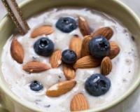 ਬਾਦਾਮ ਅਤੇ ਦਹੀਂ ਨੂੰ ਇਕੱਠੇ ਖਾਣ ਨਾਲ ਤੁਹਾਡੇ ਸਰੀਰ ਨੂੰ ਜ਼ਰੂਰੀ ਪੌਸ਼ਟਿਕ ਤੱਤ ਮਿਲਦੇ ਹਨ