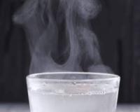 ਗਰਮ ਪਾਣੀ ਪੀਣ ਦੇ ਕਈ ਸਿਹਤਮੰਦ ਫਾਇਦੇ ਹੁੰਦੇ ਹਨ