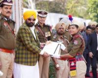 “ਅਪਰਾਧ ਤੇ ਵਾਰ: ਪੰਜਾਬ ਵਿੱਚ ਮੁੜ ਆਈ ਅਮਨ-ਸ਼ਾਂਤੀ ਦੀ ਬਹਾਰ! ਮਾਨ ਸਰਕਾਰ ਦੇ ਸਮੇਂ-ਸਮੇਂ ਤੇ ਲਏ ਐਕਸ਼ਨ ਨਾਲ, ਹੋਇਆ ਨੌਜਵਾਨਾਂ ਦਾ ਭਵਿੱਖ ਸੁਰੱਖਿਅਤ।”