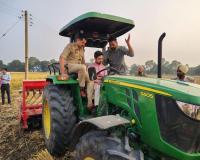 ਪਰਾਲੀ ਪ੍ਰਬੰਧਨ ਵਿੱਚ ਬਦਲਾਅ ਦੀ ਉਦਾਹਰਣ ਬਣਿਆ ਜ਼ਿਲ੍ਹਾ ਮੋਗਾ - ਮਾਨ ਸਰਕਾਰ ਦੀ ਅਗਵਾਈ ਹੇਠ ਖੇਤਾਂ ਵਿੱਚ ਸਰਗਰਮ SSP ਅਤੇ DC , ਵਾਤਾਵਰਣ ਅਤੇ ਮਨੁੱਖੀ ਜੀਵਨ ਦੀ ਰੱਖਿਆ ਲਈ ਇੱਕ ਪਹਿਲ