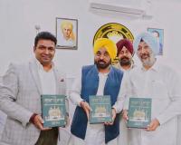 ਮੁੱਖ ਮੰਤਰੀ ਭਗਵੰਤ ਸਿੰਘ ਮਾਨ ਵੱਲੋਂ ਪੁਸਤਕ 'ਸਾਡਾ ਪੰਜਾਬ' ਦਾ ਪੰਜਾਬੀ ਐਡੀਸ਼ਨ ਰਿਲੀਜ਼