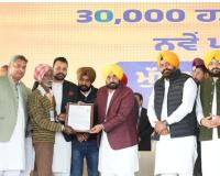 ₹377 ਕਰੋੜ ਦੀ ਰਾਹਤ: ਮੁੱਖ ਮੰਤਰੀ ਮਾਨ ਨੇ 30,000 ਤੋਂ ਵੱਧ ਹੜ੍ਹ ਪ੍ਰਭਾਵਿਤ ਪਰਿਵਾਰਾਂ ਨੂੰ ਰਿਕਾਰਡ ਤੋੜ ਮੁਆਵਜ਼ਾ ਰਾਸ਼ੀ ਵੰਡੀ