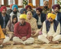 ਭਗਵੰਤ ਮਾਨ ਅਤੇ ਅਰਵਿੰਦ ਕੇਜਰੀਵਾਲ ਨੇ ਸੰਗਤ ਵਿੱਚ ਸ਼ਾਮਲ ਹੋ ਕੇ ਸੂਬੇ ਦੀ ਤਰੱਕੀ ਅਤੇ ਪੰਜਾਬੀਆਂ ਦੀ ਖ਼ੁਸ਼ਹਾਲੀ ਲਈ ਕੀਤੀ ਅਰਦਾਸ