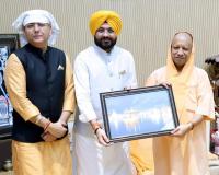 ਅਮਨ ਅਰੋੜਾ ਅਤੇ ਤਰੁਨਪ੍ਰੀਤ ਸੌਂਦ ਵੱਲੋਂ ਉੱਤਰ ਪ੍ਰਦੇਸ਼ ਦੇ ਮੁੱਖ ਮੰਤਰੀ ਯੋਗੀ ਆਦਿਤਿਆਨਾਥ ਨਾਲ ਮੁਲਾਕਾਤ; ਸ੍ਰੀ ਗੁਰੂ ਤੇਗ਼ ਬਹਾਦਰ ਜੀ ਦੇ 350ਵੇਂ ਸ਼ਹੀਦੀ ਦਿਹਾੜੇ ਨੂੰ ਸਮਰਪਿਤ ਸਮਾਗਮਾਂ ‘ਚ ਸ਼ਾਮਲ ਹੋਣ ਲਈ ਦਿੱਤਾ ਸੱਦਾ