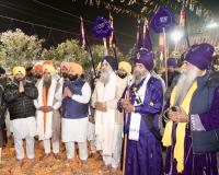 ਸ੍ਰੀਨਗਰ ਤੋਂ ਅਰੰਭ ਹੋਏ ਸ਼ਹੀਦੀ ਦਿਹਾੜੇ ਨੂੰ ਸਮਰਪਿਤ ਵਿਸ਼ਾਲ ਨਗਰ ਕੀਰਤਨ ਦਾ ਸ੍ਰੀ ਅਨੰਦਪੁਰ ਸਾਹਿਬ ਵਿਖੇ ਪਹੁੰਚਣ 'ਤੇ ਕੈਬਨਿਟ ਮੰਤਰੀ ਹਰਜੋਤ ਸਿੰਘ ਬੈਂਸ ਅਤੇ ਹਰਭਜਨ ਸਿੰਘ ਈ ਟੀ ਓ ਵਲੋਂ ਫੁੱਲਾਂ ਦੀ ਵਰਖਾ ਨਾਲ ਸਵਾਗਤ