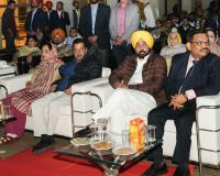 ਮੁੱਖ ਮੰਤਰੀ ਭਗਵੰਤ ਸਿੰਘ ਮਾਨ ਅਤੇ ਅਰਵਿੰਦ ਕੇਜਰੀਵਾਲ ਨੇ ਸ੍ਰੀ ਗੁਰੂ ਤੇਗ਼ ਬਹਾਦਰ ਜੀ ਦੀ ਅਪਾਰ ਮਹਿਮਾ ਨੂੰ ਸਮਰਪਿਤ ਡਰੋਨ ਸ਼ੋਅ ‘ਚ ਸ਼ਿਰਕਤ ਕੀਤੀ