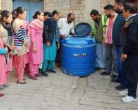 'ਹਰ ਸ਼ੁੱਕਰਵਾਰ-ਡੇਂਗੂ ‘ਤੇ ਵਾਰ'' ਮੁਹਿੰਮ ਤਹਿਤ ਸਿਹਤ ਵਿਭਾਗ ਵੱਲੋਂ ਸਲੱਮ ਏਰੀਏ 'ਚ ਲਾਰਵੇ ਦੀ ਚੈਕਿੰਗ