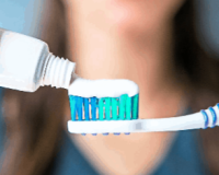 ਦੰਦਾਂ ਦੀ ਸੰਭਾਲ ਲਈ ਰੋਜ਼ਾਨਾ ਸਵੇਰੇ ਅਤੇ ਸ਼ਾਮ ਖਾਣੇ ਤੋਂ ਬਾਅਦ ਟੁੱਥ ਪੇਸਟ ਨਾਲ ਦੰਦ ਬੁਰਸ਼ ਕਰਨਾ ਬਹੁਤ ਜ਼ਰੂਰੀ ਹੈ