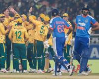 ਦੱਖਣੀ ਅਫਰੀਕਾ ਨੇ ਭਾਰਤ ਨੂੰ 51 ਦੌੜਾਂ ਨਾਲ ਹਰਾ ਕੇ ਲੜੀ 1-1 ਨਾਲ ਬਰਾਬਰ ਕਰ ਲਈ ਹੈ