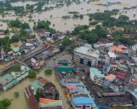 ਚੱਕਰਵਾਤੀ ਤੂਫਾਨ ਡਿਟਵਾ ਨੇ ਸ਼੍ਰੀਲੰਕਾ ਵਿੱਚ ਵੱਡੀ ਭਾਰੀ ਮੀਂਹ ਅਤੇ ਹੜ੍ਹਾਂ ਨਾਲ 212 ਤੋਂ ਵੱਧ ਲੋਕਾਂ ਦੀ ਮੌਤ ਹੋਈ ਹੈ ਅਤੇ ਲਗਭਗ 218 ਲੋਕ ਅਜੇ ਵੀ ਲਾਪਤਾ