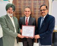 ਰਾਜ ਸੂਚਨਾ ਕਮਿਸ਼ਨਰ ਇੰਦਰਪਾਲ ਸਿੰਘ ਧੰਨਾ ਅਤੇ ਵਧੀਕ ਮੁੱਖ ਸਕੱਤਰ ਡੀ ਕੇ ਤਿਵਾੜੀ ਵੱਲੋਂ ਹਰਪ੍ਰੀਤ ਸੰਧੂ ਨੂੰ ਮਿਲੇ ਸਨਮਾਨ ਲਈ ਉਨ੍ਹਾਂ ਦੀ ਭਰਵੀਂ ਸ਼ਲਾਘਾ