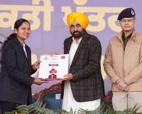 ਭਗਵੰਤ ਮਾਨ ਸਰਕਾਰ ਨੇ ਨਵਾਂ ਮਾਪਦੰਡ ਕੀਤਾ ਸਥਾਪਤ, 16 ਮਾਰਚ, 2022 ਤੋਂ ਔਸਤਨ ਰੋਜ਼ਾਨਾ 45 ਨੌਜਵਾਨਾਂ ਨੂੰ ਸਰਕਾਰੀ ਨੌਕਰੀਆਂ ਪ੍ਰਦਾਨ ਕੀਤੀਆਂ