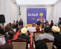 ਕੜਾਕੇ ਦੀ ਠੰਢ ਦੇ ਬਾਵਜੂਦ ਮੁੱਖ ਮੰਤਰੀ ਭਗਵੰਤ ਸਿੰਘ ਮਾਨ ਵੱਲੋਂ ਜਲੰਧਰ ਵਿੱਚ ਲੋਕ ਮਿਲਣੀ, ਕਿਹਾl ਲੋਕ ਮਿਲਣੀਆਂ ਪੰਜਾਬ ਦੇ ਵਿਕਾਸ ਨੂੰ ਤੇਜ਼ ਕਰਨ ਲਈ ਪ੍ਰੇਰਕ ਦਾ ਕੰਮ ਕਰਨਗੀਆਂ