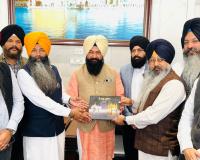 ਪੰਜਾਬ ਰਾਜ ਅਨੁਸੂਚਿਤ ਜਾਤੀਆਂ ਕਮਿਸ਼ਨ ਦੇ ਚੇਅਰਮੈਨ ਜਸਵੀਰ ਸਿੰਘ ਗੜ੍ਹੀ ਨੇ ਸ੍ਰੀ ਦਰਬਾਰ ਸਾਹਿਬ ਵਿਖੇ ਮੱਥਾ ਟੇਕਿਆ