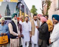 ਪਵਿੱਤਰ ਨਗਰੀ ਦੇ ਦਰਸ਼ਨ ਕਰਕੇ ਪਰਤੇ ਸ਼ਰਧਾਲੂਆਂ ਨੂੰ ਮਿਲੇ ਸੰਸਦ ਮੈਂਬਰ ਮੀਤ ਹੇਅਰ