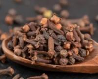  ਲੌਂਗ ਵਿੱਚ ਐਂਟੀਆਕਸੀਡੈਂਟਸ ਅਤੇ ਵਿਟਾਮਿਨ-ਸੀ ਵਰਗੇ ਤੱਤ ਹੁੰਦੇ ਹਨ