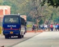 ਦਿੱਲੀ ਦੇ ਸਕੂਲਾਂ ਨੂੰ ਬੰਬ ਦੀ ਧਮਕੀ, ਵਿਦਿਆਰਥੀਆਂ ਅਤੇ ਸਟਾਫ਼ ਨੂੰ ਬਾਹਰ ਕੱਢਿਆ ਗਿਆ