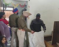 ਜ਼ਿਲ੍ਹੇ 'ਚ 08 ਮੁਕੱਦਮੇ ਦਰਜ ਕਰਕੇ 72 ਵਿਅਕਤੀ ਕੀਤੇ ਗ੍ਰਿਫ਼ਤਾਰ, 87 ਚਲਾਨ ਤੇ 01 ਭਗੌੜਾ ਗ੍ਰਿਫ਼ਤਾਰ - ਐੱਸਐੱਸਪੀ