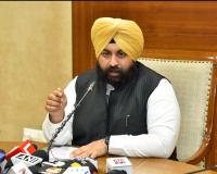 ਚਾਕਬੋਰਡਾਂ ਤੋਂ ਸਮਾਰਟ ਕਲਾਸਰੂਮਾਂ ਤੱਕ: ਭਗਵੰਤ ਮਾਨ ਸਰਕਾਰ ਨੇ ਪੰਜਾਬ ਦੇ ਸਰਕਾਰੀ ਸਕੂਲਾਂ ਵਿੱਚ ਲਿਆਂਦੀ ਡਿਜੀਟਲ ਕ੍ਰਾਂਤੀ