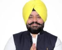 ਵਿਧਾਇਕ ਗੁਰਦੀਪ ਸਿੰਘ ਰੰਧਾਵਾ ਦੀ ਅਗਵਾਈ ਹੇਠ ਸੈਂਕੜੇ ਅਕਾਲੀ ਅਤੇ ਕਾਂਗਰਸੀ ਆਗੂ ਤੇ ਵਰਕਰ ਆਪਣੀ ਪਾਰਟੀ ਛੱਡ ਕੇ 'ਆਪ' ਵਿੱਚ ਸ਼ਾਮਲ ਹੋ ਗਏ