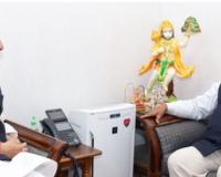 ਪੰਜਾਬ ਦੇ ਰਾਜਪਾਲ ਅਤੇ ਯੂਟੀ ਚੰਡੀਗੜ੍ਹ ਦੇ ਪ੍ਰਸ਼ਾਸਕ ਗੁਲਾਬ ਚੰਦ ਕਟਾਰੀਆ ਨੇ ਐਤਵਾਰ ਨੂੰ ਨਵੀਂ ਦਿੱਲੀ ਵਿੱਚ ਕੇਂਦਰੀ ਰੱਖਿਆ ਮੰਤਰੀ ਰਾਜਨਾਥ ਸਿੰਘ ਨਾਲ ਸ਼ਿਸ਼ਟਾਚਾਰ ਮੁਲਾਕਾਤ ਕੀਤੀ