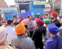 ਵਿਧਾਇਕ ਸ਼ੈਰੀ ਕਲਸੀ ਨੇ ਕਾਹਨੂੰਵਾਨ ਚੌਂਕ ਬਟਾਲਾ ਨੇੜੇ ਜ਼ਮੀਨੀ ਪੱਧਰ ਦੇ ਉੱਪਰ ਪਹੁੰਚ ਕੇ ਐਲ.ਪੀ.ਜੀ ਸਿਲੰਡਰ ਸਪਲਾਈ ਦਾ ਜਾਇਜ਼ਾ ਲਿਆ