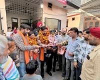 ਵਿਧਾਇਕ ਸ਼ੈਰੀ ਕਲਸੀ ਨੇ ਵਾਰਡ ਨੰਬਰ 33 ਵਿਖੇ ਲੋਕਾਂ ਦੀ ਸਮੱਸਿਆ ਦਾ ਨਿਪਟਾਰਾ ਕਰਦਿਆਂ ਗਲੀ ਬਣਾਉਣ ਦਾ ਨੀਂਹ ਪੱਥਰ ਰੱਖਿਆ