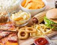 ਜੰਕ ਫੂਡ (ਤਲਿਆ-ਫਲਿਆ ਜਾਂ ਮਸਾਲੇਦਾਰ ਖਾਣਾ) ਖਾਣ ਤੋਂ ਬਾਅਦ ਐਸੀਡਿਟੀ ਹੋਣਾ ਕਾਫ਼ੀ ਆਮ ਸਮੱਸਿਆ ਹੈ