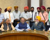 ਸਪੀਕਰ ਕੁਲਤਾਰ ਸਿੰਘ ਸੰਧਵਾਂ ਅਤੇ ਸਿਹਤ ਮੰਤਰੀ ਡਾ. ਬਲਬੀਰ ਸਿੰਘ ਵੱਲੋਂ ਪੰਜਾਬ ਵਿਧਾਨ ਸਭਾ ਵਿੱਚ ਇਲੈਕਟ੍ਰੋਹੋਮਿਓਪੈਥੀ ਡਾਕਟਰਜ਼ ਐਸੋਸੀਏਸ਼ਨ ਪੰਜਾਬ ਦੇ ਵਫ਼ਦ ਨਾਲ ਮੀਟਿੰਗ