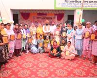 ਮਹਿਲਾ ਦਿਵਸ ਤਹਿਤ ਸਵੈ-ਸਹਾਇਤਾ ਸਮੂਹ ਵਿਚ ਕੰਮ ਕਰ ਰਹੀਆਂ ਮਹਿਲਾਵਾਂ ਨੂੰ ਕੀਤਾ ਸਨਮਾਨਿਤ