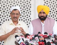 ਅਦਾਲਤ ਵੱਲੋਂ ਇਮਾਨਦਾਰੀ ਸਾਬਤ ਹੋਣ ਤੋਂ ਬਾਅਦ ਅਰਵਿੰਦ ਕੇਜਰੀਵਾਲ ਨੇ ਮੁੱਖ ਮੰਤਰੀ ਭਗਵੰਤ ਸਿੰਘ ਮਾਨ ਨਾਲ ਸੱਚਖੰਡ ਸ੍ਰੀ ਹਰਿਮੰਦਰ ਸਾਹਿਬ ਵਿਖੇ ਮੱਥਾ ਟੇਕਿਆ