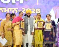 ਘਰ ਚਲਾਉਣ ਵਾਲੀਆਂ ਔਰਤਾਂ ਨੂੰ ਹੁਣ ਦੇਸ਼ ਚਲਾਉਣਾ ਚਾਹੀਦਾ: ਮੁੱਖ ਮੰਤਰੀ ਭਗਵੰਤ ਸਿੰਘ ਮਾਨ