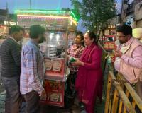 ਫੂਡ ਸੇਫਟੀ ਵਿੰਗ ਦੀ ਸਾਂਝੀ ਟੀਮ ਨੇ ਫਾਸਟ ਫੂਡ ਸਾਮਾਨ ਵੇਚਣ ਵਾਲਿਆਂ ਦੀ ਕੀਤੀ ਅਚਨਚੇਤ ਚੈਕਿੰਗ