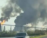 ਅਮਰੀਕਾ ਦੇ ਟੈਕਸਾਸ ਸੂਬੇ ਦੇ ਪੋਰਟ ਆਰਥਰ ਸ਼ਹਿਰ ਵਿਚ ਸਥਿਤ ਵੈਲੇਰੋ ਆਇਲ ਰਿਫਾਇਨਰੀ ਵਿਚ ਸੋਮਵਾਰ ਰਾਤ ਵੱਡਾ ਧਮਾਕਾ ਹੋਇਆ