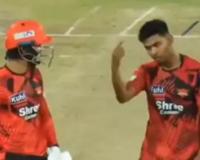 ਤੇਜ਼ ਗੇਂਦਬਾਜ਼ ਜੀਸ਼ਾਨ ਅੰਸਾਰੀ ਅਤੇ ਮੁੰਬਈ ਇੰਡੀਅਨਜ਼ ਦੇ ਸਲਾਮੀ ਬੱਲੇਬਾਜ਼ ਈਸ਼ਾਨ ਕਿਸ਼ਨ ਆਹਮੋ-ਸਾਹਮਣੇ ਹੋਏ