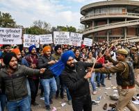 ਪੰਜਾਬ ਯੂਨੀਵਰਸਿਟੀ (ਪੀਯੂ) ਵਿੱਚ ਪੁਲਿਸ ਨੇ ਪ੍ਰਦਰਸ਼ਨਕਾਰੀ ਵਿਦਿਆਰਥੀਆਂ 'ਤੇ ਲਾਠੀਚਾਰਜ ਕੀਤਾ