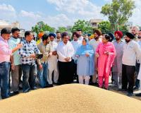 ਵਿਧਾਇਕ ਸ੍ਰੀਮਤੀ ਨਰਿੰਦਰ ਕੌਰ ਭਰਾਜ ਨੇ ਅਨਾਜ ਮੰਡੀ ਭਵਾਨੀਗੜ੍ਹ ਵਿਖੇ ਕਣਕ ਦੀ ਖਰੀਦ ਕਰਵਾਈ ਸ਼ੁਰੂ