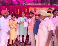 ਕੈਬਨਿਟ ਮੰਤਰੀ ਅਮਨ ਅਰੋੜਾ ਵੱਲੋਂ ਪਿੰਡ ਤੁੰਗਾਂ ਤੇ ਉਭਾਵਾਲ ਵਿੱਚ 75.06 ਲੱਖ ਰੁਪਏ ਦੇ ਵਿਕਾਸ ਪ੍ਰੋਜੈਕਟ ਲੋਕ ਅਰਪਿਤ; ਵੱਖ-ਵੱਖ ਸੰਸਥਾਵਾਂ ਨੂੰ ਗ੍ਰਾਂਟਾਂ ਦੇ ਚੈੱਕ ਵੰਡੇ