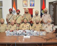 ਅੰਮ੍ਰਿਤਸਰ ਵਿੱਚ ਸਰਹੱਦ ਪਾਰੋਂ ਚੱਲ ਰਹੇ ਗੈਰ-ਕਾਨੂੰਨੀ ਹਥਿਆਰ ਤਸਕਰੀ ਮਾਡਿਊਲ ਨਾਲ ਜੁੜੇ ਤਿੰਨ ਵਿਅਕਤੀ ਕਾਬੂ; 6 ਪਿਸਤੌਲ ਬਰਾਮਦ