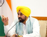 ਮੁੱਖ ਮੰਤਰੀ ਭਗਵੰਤ ਸਿੰਘ ਮਾਨ ਵੱਲੋਂ ਹੜ੍ਹਾਂ ਸੁਰੱਖਿਆਂ ਪ੍ਰਬੰਧਾਂ ਦੀ ਸਮੀਖਿਆ, ਸੰਵੇਦਨਸ਼ੀਲ ਖੇਤਰਾਂ ਵਿੱਚ ਨੁਕਸਾਨ ਤੋਂ ਬਚਣ ਲਈ ਢੁਕਵੇਂ ਉਪਾਅ ਕਰਨ ‘ਤੇ ਜ਼ੋਰ