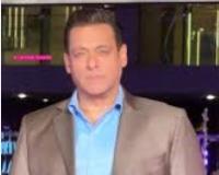 ਸਲਮਾਨ ਖਾਨ ਨੇ ਆਪਣੀ ਕਲਾਸਿਕ ਲੁੱਕ ਨਾਲ ਲੁੱਟੀ ਪੂਰੀ ਲਾਈਮਲਾਈਟ