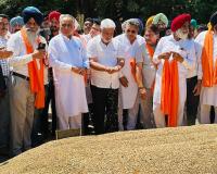 ਕੈਬਨਿਟ ਮੰਤਰੀ ਲਾਲ ਚੰਦ ਕਟਾਰੂਚੱਕ ਗੁਰਦਾਸਪੁਰ ਦਾਣਾ ਮੰਡੀ ਵਿਖੇ ਪਹੁੰਚੇ-ਕਣਕ ਦੇ ਖਰੀਦ ਪ੍ਰਬੰਧਾਂ ਦਾ ਲਿਆ ਜਾਇਜ਼ਾ