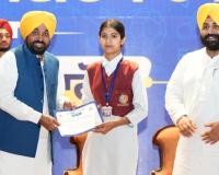 ਮੁੱਖ ਮੰਤਰੀ ਭਗਵੰਤ ਸਿੰਘ ਮਾਨ ਵੱਲੋਂ ਮੋਹਾਲੀ ਵਿਖੇ ਜੇਈਈ ਮੇਨਜ਼ ਪਾਸ ਕਰਨ ਵਾਲੇ 369 ਵਿਦਿਆਰਥੀਆਂ ਦਾ ਸਨਮਾਨ, ਪੰਜਾਬ ਅਕਾਦਮਿਕ ਉੱਤਮਤਾ ਵੱਲ ਕਦਮ ਵਧਾ ਰਿਹੈ