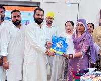 ਵਿਧਾਇਕ ਫਾਜਿਲਕਾ ਨੇ ਮੁੱਖ ਮੰਤਰੀ ਮਾਵਾਂ ਧੀਆਂ ਸਤਿਕਾਰ ਯੋਜਨਾ ਤਹਿਤ ਫਾਰਮ ਭਰਨ ਦੀ ਸ਼ੁਰੂਆਤ ਕਰਵਾਈ