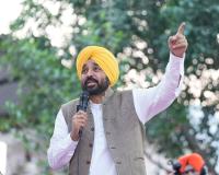 ਮੋਹਾਲੀ ਦੀ ਧਰਤੀ ਤੋਂ ਪੰਜਾਬ ਦੇ ਨੌਜਵਾਨਾਂ ਨੂੰ ਮੁੱਖ ਮੰਤਰੀ ਭਗਵੰਤ ਮਾਨ ਦਾ ਸੁਨੇਹਾ: ਆਪਣਾ ਕਾਰੋਬਾਰ ਸ਼ੁਰੂ ਕਰੋ, ਸਰਕਾਰ ਹਰ ਸੰਭਵ ਮਦਦ ਕਰੇਗੀ