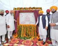 ਭਗਵੰਤ ਮਾਨ ਸਰਕਾਰ ਵੱਲੋਂ ਪਿੰਡ ਸਤੌਜ ਤੋਂ ਬਿਜਲੀ ਦੀਆਂ ਤਾਰਾਂ ਅੰਡਰਗਰਾਊਂਡ ਕਰਨ ਦੇ ਪ੍ਰਾਜੈਕਟ ਦੀ ਸ਼ੁਰੂਆਤ, ਪਿੰਡਾਂ ਨੂੰ ਖੰਭਿਆਂ ਤੋਂ ਮੁਕਤ ਕਰਨ ਨਾਲ ਪੰਜਾਬ ਦੇ ਕਿਸਾਨਾਂ ਨੂੰ ਵੱਡੀ ਰਾਹਤ ਮਿਲੇਗੀ
